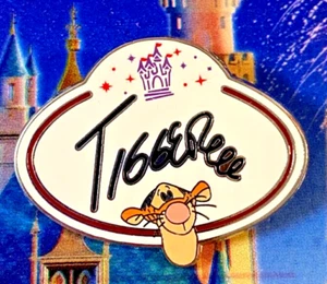 🐅 Prendedor de fundición con insignia de etiqueta de nombre de tigre de Disney - Prendedor de tigre de Hong Kong Disneyland 2010 - Imagen 1 de 2