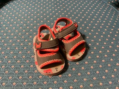 NUEVAS SANDALIAS BEBÉ BEBÉ INFANTIL TALLA 2 GRIS ROJO CANGREJO CANGREJOS ANCLAS TAN LINDAS Foto 1 de 2