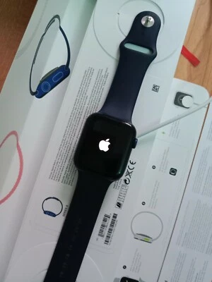 Apple Watch Series 6,GPS,44 mm,Caja de aluminio azul,Correa deportiva azul - Imagen 1 de 4
