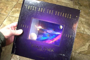 STAR TREK 3D Pop-Up Album Buch ""THESE ARE THE VOYAGES, 1966-96" Chas Kurts GUT - Bild 1 von 12