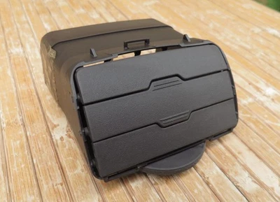 Hummer H3 CENTER BEZEL LEFT Dash Vent '06-10 Air A/C Heater OEM - Image 1 of 4