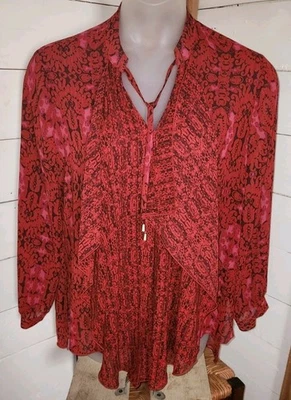 Blusa Chico's 2 (L/12) Rojo Rosa Estampado Volantes Abotonados Manga Larga Cuello en V Foto 1 de 4