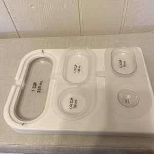 Pampered Chef Cut & Measure Cutting Board #1028 & 3 Measuring Cup Inserts - NEW - Picture 1 of 6