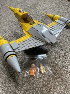 LEGO Star Wars Naboo Starfighter 7877 - Mayormente Completo con Soporte y Minifiguras - Imagen 1 de 11