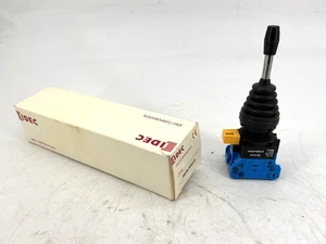 Neu IDEC HW1M-F0202-20 Monolever Joystick Federrückstellung Up/Down 2Pos 10A 600V - Bild 1 von 8
