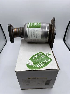 Magnaflow 50211 Catalytic Converter Fits INFINITI QX4/PATHFINDER 1996-2004 - Image 1 of 4