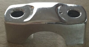 *1EA OEM HONDA UPPER HANDLE BAR HOLDER XR70 CRF70 ATC110 S90 95014-21101 (325B) - Picture 1 of 2