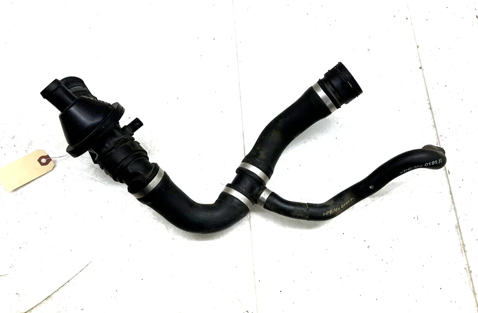 Manguera de refrigeración inferior derecha BMW 428i F33 F32 2014-2016 OEM 2,0 L Foto 1 de 4