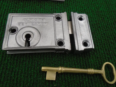 SMALL EARLY D & M  NEW HAVEN RIM LOCK w/KEEPER & KEY CIRCA 1870, NICE (15468) Cover