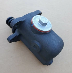NEW BRAKE MASTER CYLINDER 1952-1956 FORD CAR, 1955-57 T-BIRD, 1952-56 MERCURY - Picture 1 of 3