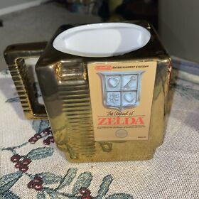 THE LEGEND OF ZELDA NES Gold Game Cartridge Mug NINTENDO 27 fl. Oz. 800 ml.