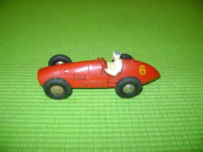 DINKY TOYS 23J FERRARI AUTO DE COURSE CALANDRE LISSE - Photo 1/4