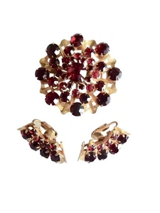 cOSTUME JEWELRY EARRINGS BROOCH PIN BLOOD RED RHINESTONE BURST VINTAGE neocurio - Picture 1 of 10