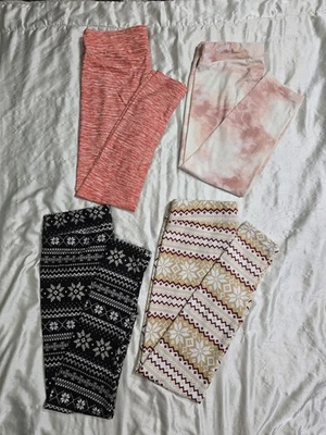 Lot of 4 Time And Tru Colorful Print Super Soft Leggings Size Medium (8/10) - Image 1 of 4