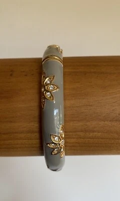 Brazalete brazalete con bisagra esmaltado tono topo/dorado con pedrería Foto 1 de 4