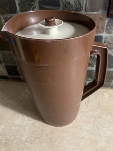 Vintage Tupperware Pitcher 800 ~Brown ~ 2 Quart - Push Button Lid ~Lot Set - Picture 1 of 5