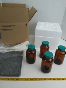 New In Box Lot of 4 SturdeeSeal Glass Bottles Jars with Lids 8oz 8 Ounces SKU A  - Bild 1 von 10