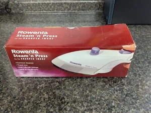 Rowenta Steam N Press Cepillo de Vapor Plancha con Estuche de Viaje Nueva Caja Abierta - Imagen 1 de 4