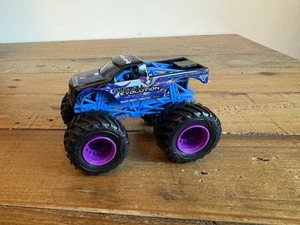 Monster Jam Overkill Evolution Monster Truck 1:64 - Bild 1 von 8