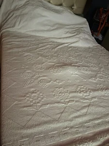 Vtg. Bedspread Bates George Washington Hobnail Chenille Winter White 100x92 - Picture 1 of 9