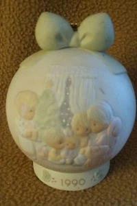 Precious Moments Ornament 1990  "MAY YOUR CHRISTMAS BE A HAPPY HOME"  #523704 - Picture 1 of 7