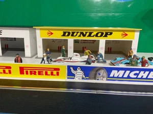 Maßstab 1:32 Dunlop Racing 3x Auto Pit Garage Scalextric SCX Carrera F1 GT Le Mans - Bild 1 von 14