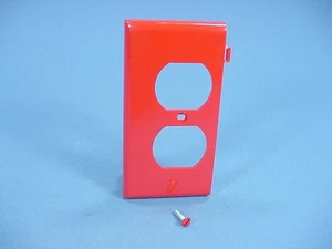 Leviton PSE8-R Red 1-Gang Duplex Outlet Unbreakable Nylon Sectional Wallplate - Picture 1 of 5