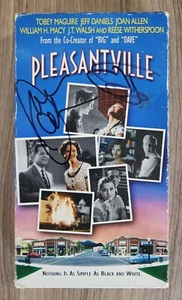 Jeff Daniels & Joan Allen Signed Pleasantville VHS LEGENDS RAD - Picture 1 of 1