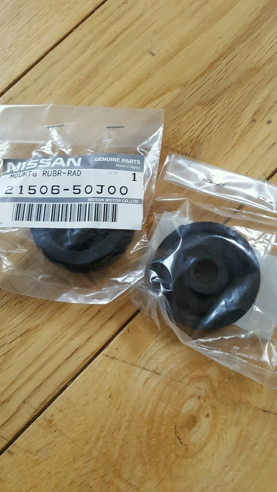 Nissan Elgrand E51,top radiator mount pair.New genuine parts. - Image 1 of 1