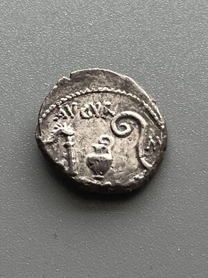 Julius Caesar AR Denarius Silver Venus Coin 48 BC bought from  Stephen Album - Image 1 of 4