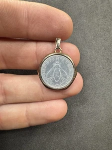 3.6g VTG Sterling Silver 925 Italian Bee Coin Gold Wash Pendant Jewelry lot V - Picture 1 of 10