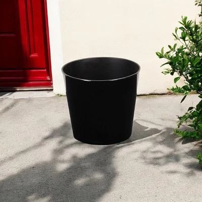 Maceta redonda de plástico reciclado negro de 9" para interiores y exteriores Foto 1 de 4
