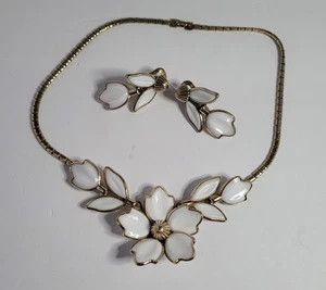 Trifari Weiß Glas Blume Halskette & Ohrringe Set Hartriegel Vintage - Bild 1 von 8