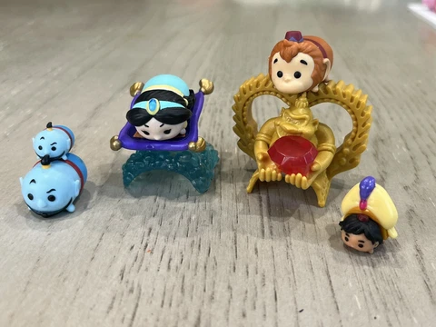 Disney Tsum Tsum Vinyl Lot - Aladdin Genie, Jasmine, Abu, & Accessories Cover