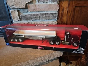 PETERBILT RED NEWRAY 1/32 DIECAST TRUCK COLLECTOR'S MODEL,NEW - Picture 1 of 9
