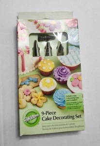 WILTON CUPCAKE DECORATING SET ICING TIPS 19-PIECE CAKE DESSERT - Picture 1 of 2