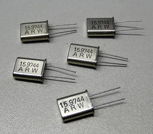 5 Stück 15.9744 MHz Quarze  / Bauform HC-49/U (M8629) - Picture 1 of 1