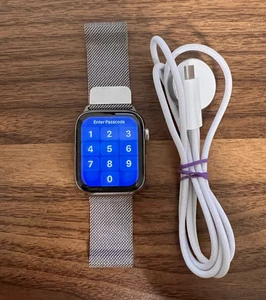 Apple Watch Series 6 - 44 mm - Boîtier en acier inoxydable et céramique - GPS + LTE - Photo 1 sur 8