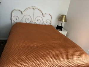 100% Silk Orange Quilted Bedspread Queen Size 92"x98" Reversible Coverlet Flaw! - Picture 1 of 8