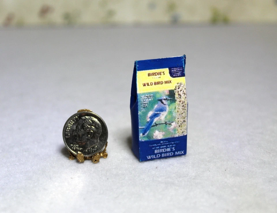 Bolsa de mezcla de aves silvestres artesanales en miniatura para casa de muñecas Foto 1 de 1