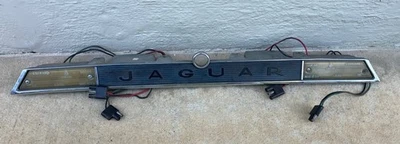 De colección 1984-1991 JAGUAR XJS maletero tapa lámpara cubierta luces de ajuste OEM sin probar Foto 1 de 4