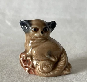 Estatuilla de adorno de cerámica de porcelana vintage Wade Whimsies Bush Baby #24-937 - Imagen 1 de 7
