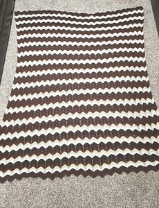 Vintage afghanischer Chevron gehäkelt Zick Zack Überwurf braun/hellbraun Oma Kern 84"x 68" - Bild 1 von 15