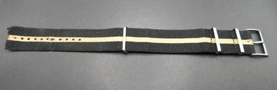 正品 Fossil Black & Creme 北约表带 - 22 毫米 — 第 1/4 张图片