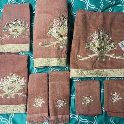 Avanti Bath Towel Set In The Rose Fan Pattern 8 Piece Set  Cinnamon NWT - Image 1 of 4