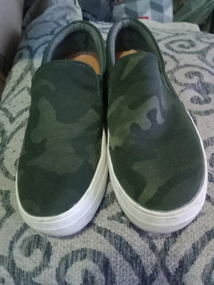 Tênis Steve Madden Feminino 9M Preto Cinza Camuflado Sapatos Gills Slip On B18 - Imagem 1 de 4