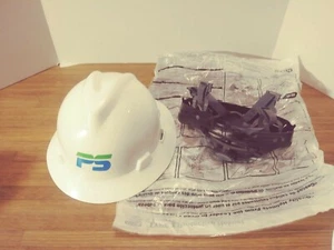 MSA V-Gard Full Brim Hard Hat & Fas-Trac III Ratchet Suspension Full Brim 495736 - Picture 1 of 9