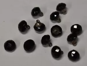 VINTAGE 12 GETTO BOTTONE VETRO SFACCETTATO NERO BOTTONI PERLINE ANTICHE • 7,8mm • PICCOLI - Foto 1 di 2