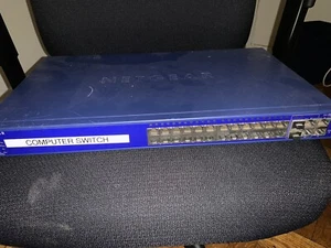 Netgear ProSafe 24 + 4 Port Smart Switch FS728TP - Picture 1 of 3