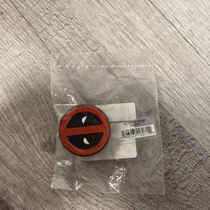  Crocs Jibbitz Deadpool Marvel Comic Universe Charm 10010637 - Picture 1 of 2